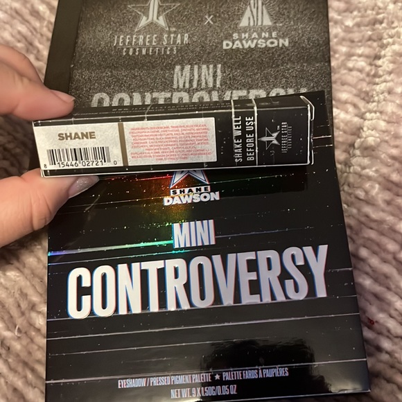 *Limited edition* Mini controversy eyeshadow palette with mini lipstick - Picture 5 of 8